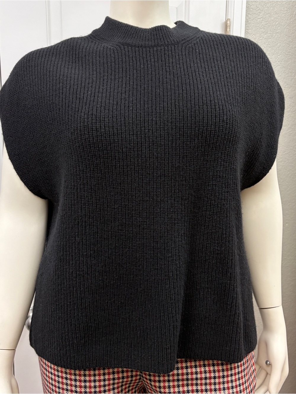 Boden Black Ribbed Short-Sleeve Crew Sweater